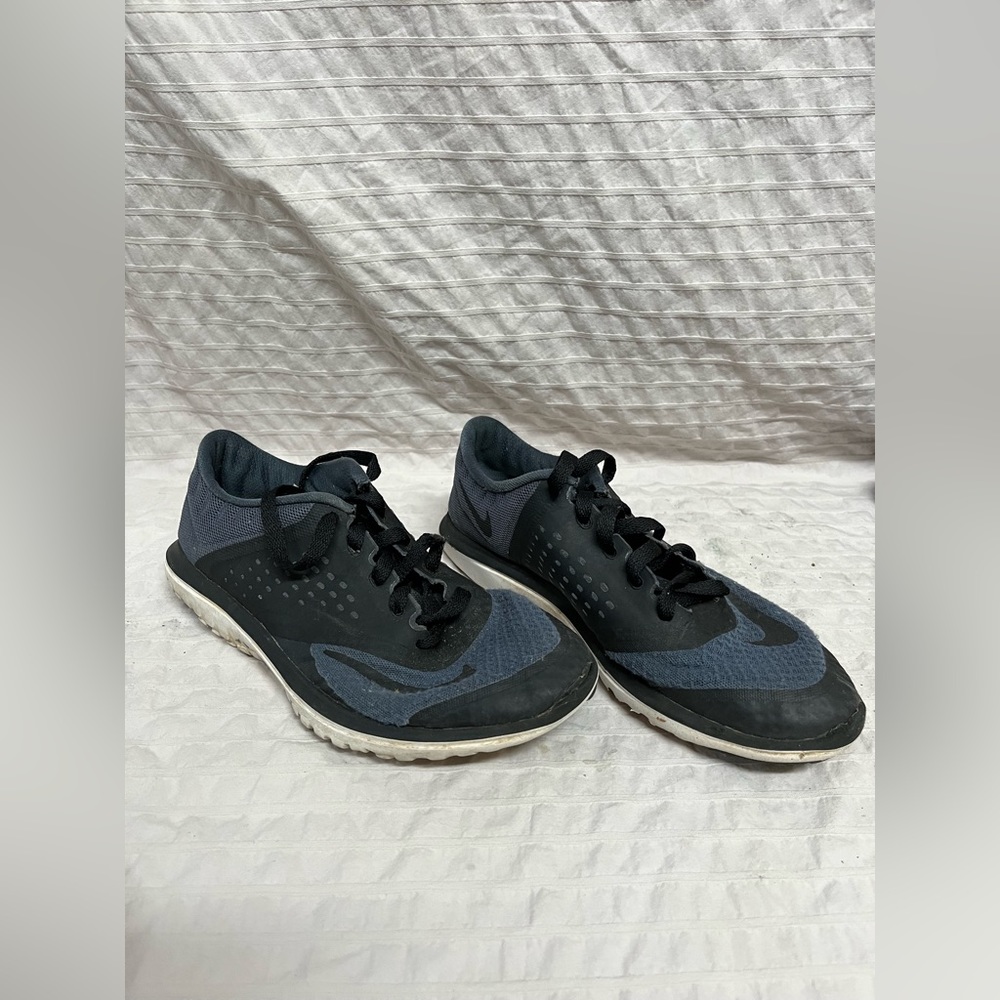 mens 8.5 nike running shoes, black and navy blue